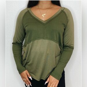 La Miel Boutique Olive V-Neck Long Sleeve Oversized Tunic Size Medium